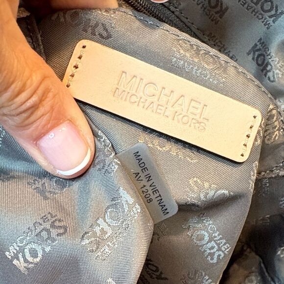 Michael Kors Metallic Pebbled Leather Shoulder Tote Bag - Picture 13 of 14